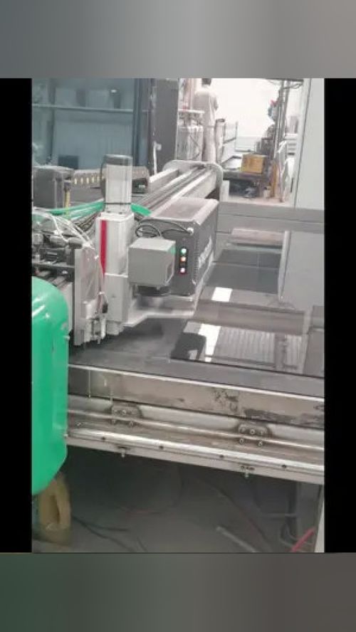 激光側(cè)孔機(jī) 提升鋼化玻璃廠效率的可靠伙伴