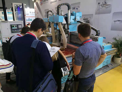 2018年越南木工機(jī)械展會(huì) 紅強(qiáng)激光側(cè)孔機(jī)參展精彩回顧